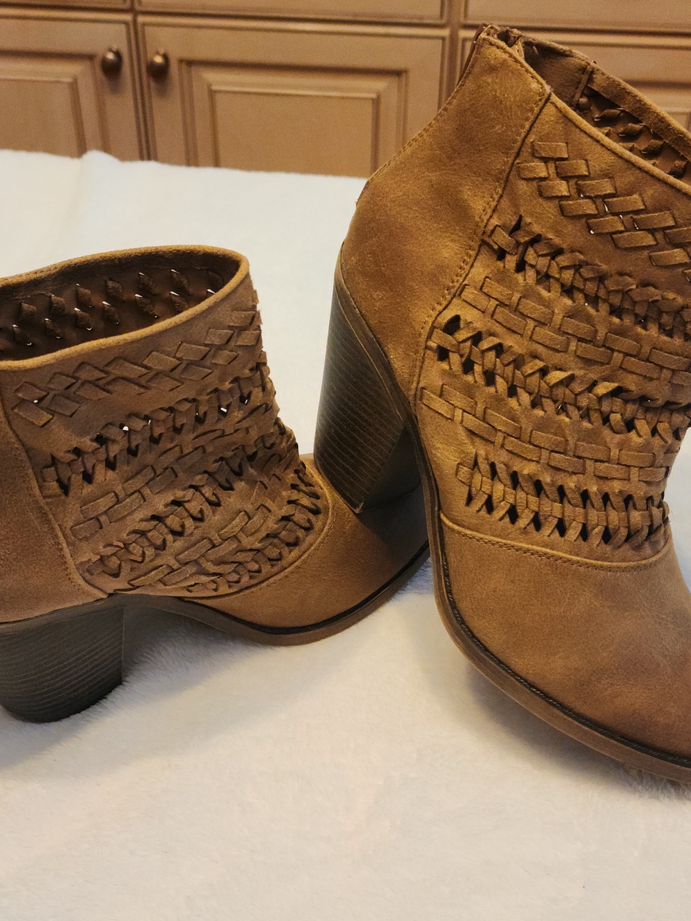 Fergalicious Distressed Brown Ankle Boots with Chunk Heel Size 9 [EB8]
